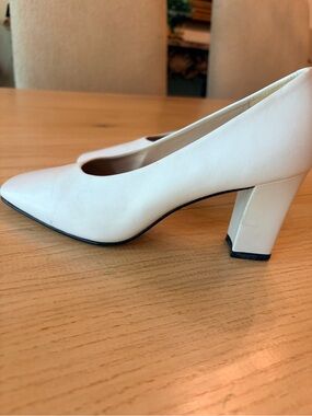 Enzo Angiolini White Leather Block Heel Pointed Toe Pumps, near  perfect shape